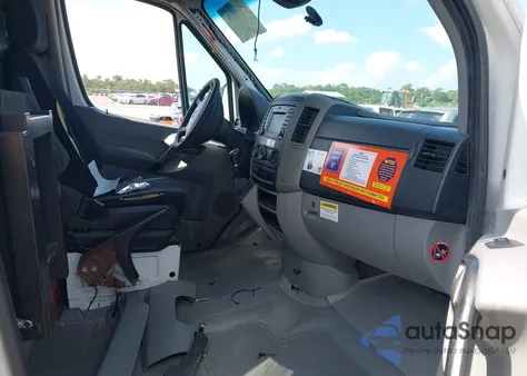 2016 Mercedes-Benz Sprinter 2500 High Roof from USA, damaged, VIN WD3PE8DD8GP362634